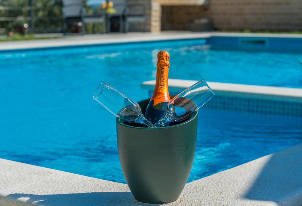 Poolincluded - Holiday Home Maslina Lisane Ostrovicke Exterior photo